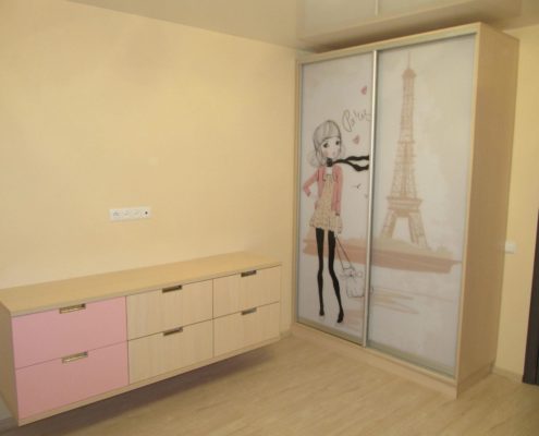 Шкаф-купе с рисунком на заказ, в детской комнате