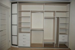 Пример внутреннего использования пространства шкафа