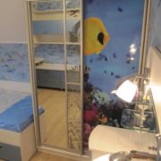 Шкаф-купе с зеркалами и фотопечатью в детской